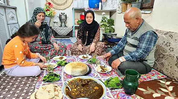 ببینید که بانوی ارومیه ای چه قورمه سبزی پخت + فیلم