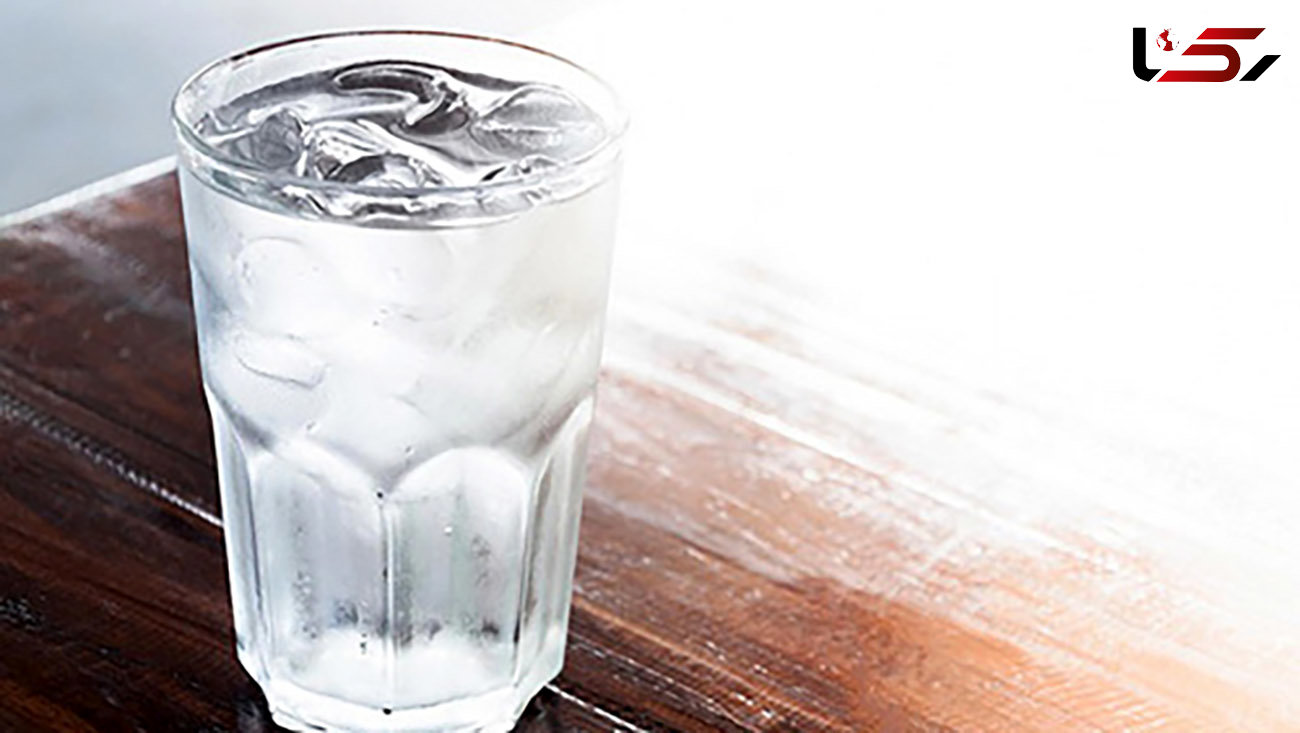 بدترین اثرات نوشیدن آب یخ بر بدن