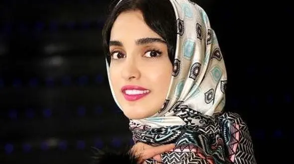 محبوب ترین ترند بستن شال به سبک الهه حصاری