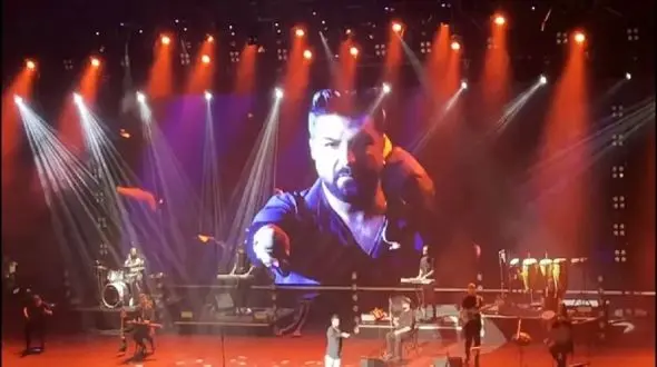 فیلم آواز باشکوه و احساسی مجید خراطها ! /  کنسرت را با آهنگ خدانگهدار عزیزم به آتیش کشید !