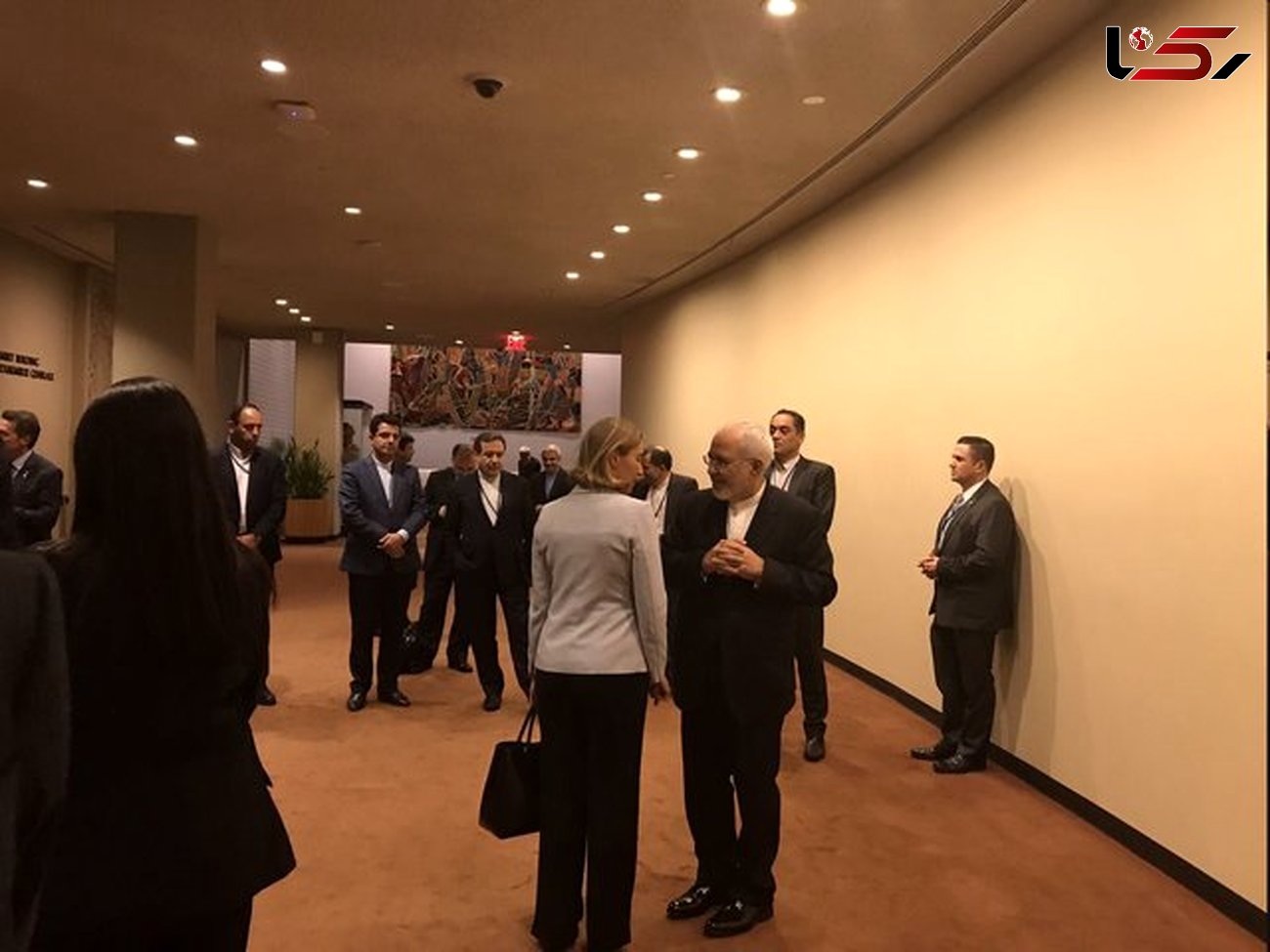 گفت‌وگوی کوتاه ظریف و موگرینی در راهروی سازمان ملل