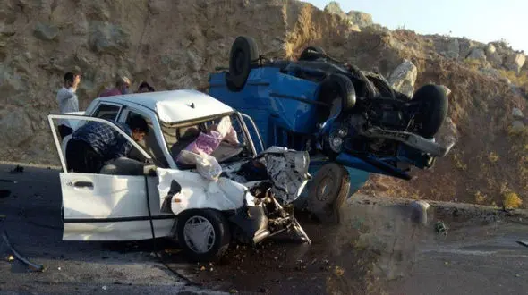 تصادف مرگبار در محور شهرستان بدره/ 3 نفر کشته شدند
