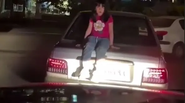 اعترافات تلخ یک پدر / فیلم جنجالی نشستن دختربچه ای روی صندوق عقب خودروی پدرش