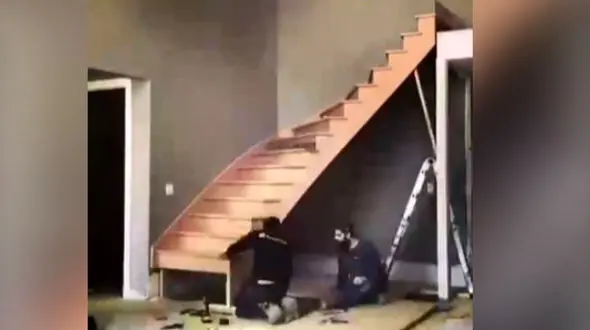 تایم لپس مراحل ساخت راه پله چوبی + فیلم