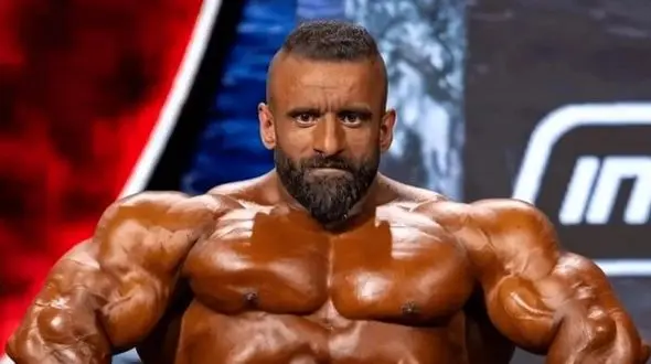 فیلم / هادی چوپان:  روزی 3 کیلو مرغ می خورم با 8 وعده غذا و 4 تا موز  /  با این وضعیت باید آدامس موزی بخورم !