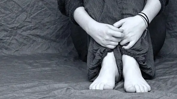 آزار شیطانی زنان شوهرمرده و دختران توسط مرد نابینا / وعده این مرد چه بود؟! / آفریقا