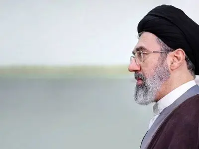 عکس ها /  نگاهی به حضور آیت الله  سیدمجتبی خامنه ای رهبری  انقلاب  در مکانی که حیرت می کنید