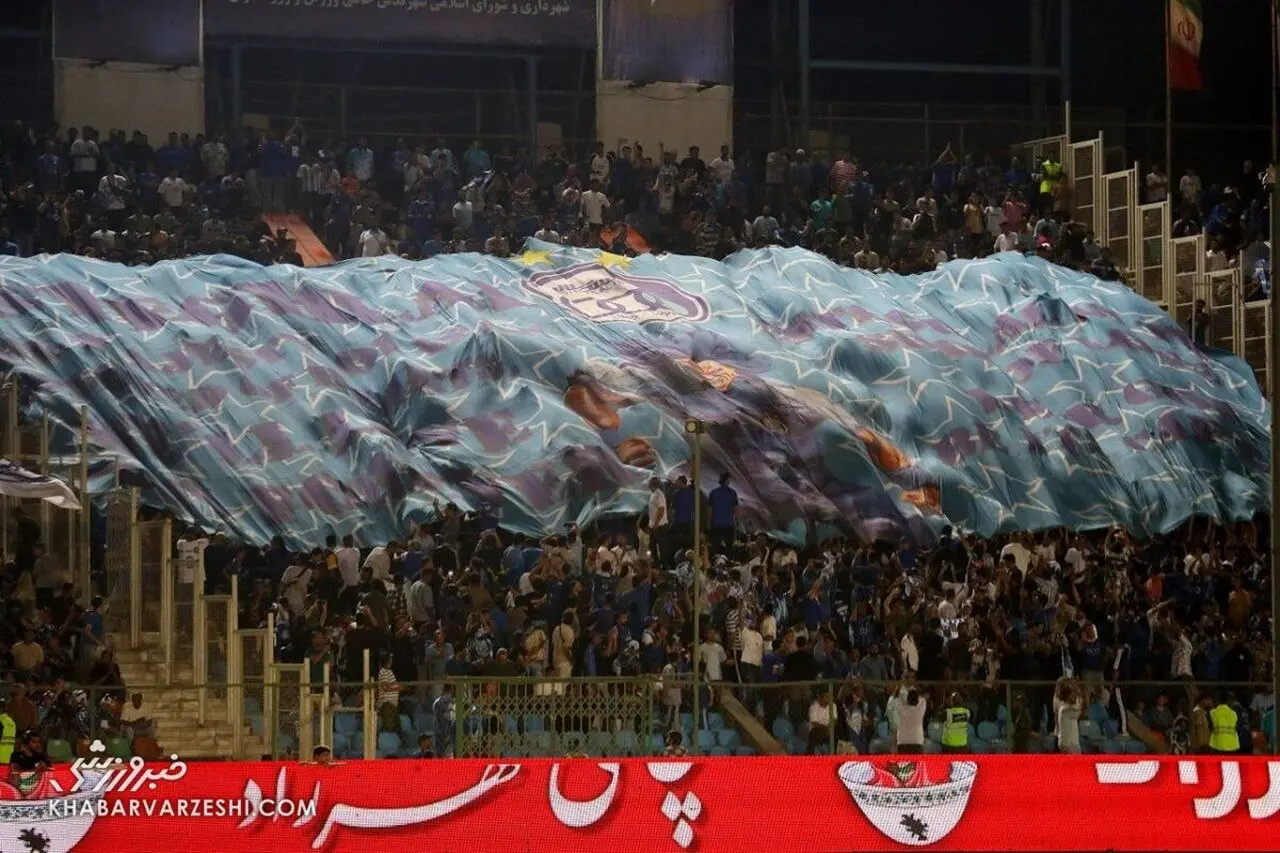 مشاجره هواداران استقلال بر سر یک بازیکن؛ ماجرای پرحاشیه!