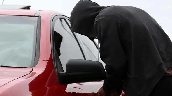 روش جدید سرقت / آقا دزده اطلاع می داد از ماشین خوشش آمده !