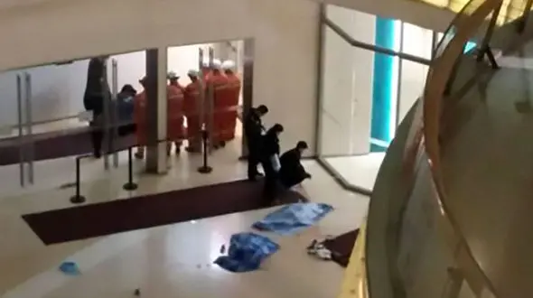 تصاویر دردناک از سقوط مرگبار 2 کودک + عکس(14+)