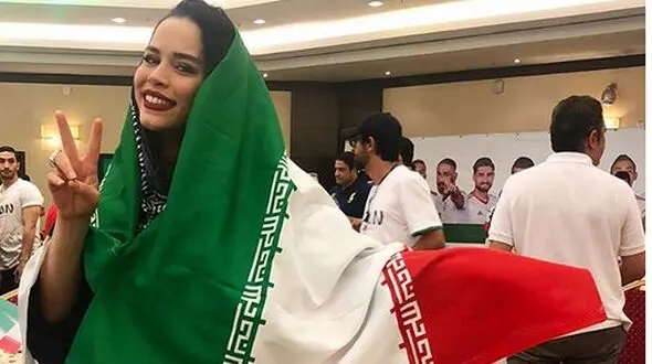 ملیکا شریفی نیا پرچم پوش شد +عکس