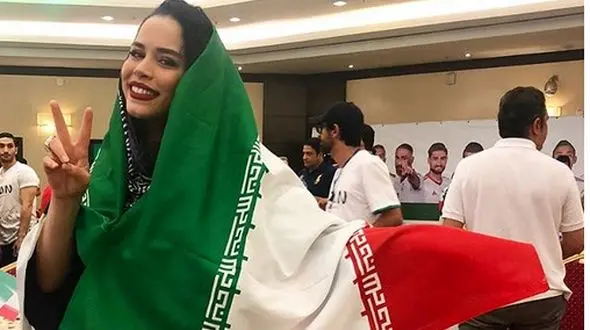 ملیکا شریفی نیا پرچم پوش شد +عکس