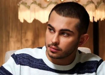 بازیگر سریال فاصله‌ها مجری شد