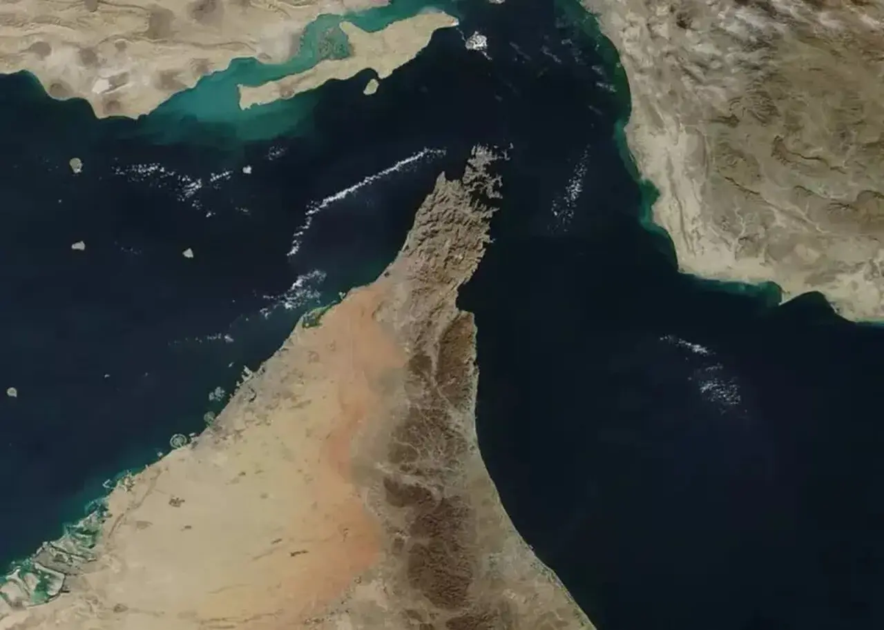 جزئیات حمله به کشتی اماراتی در تنگه هرمز؛ آخرین اخبار و تحلیل‌ها