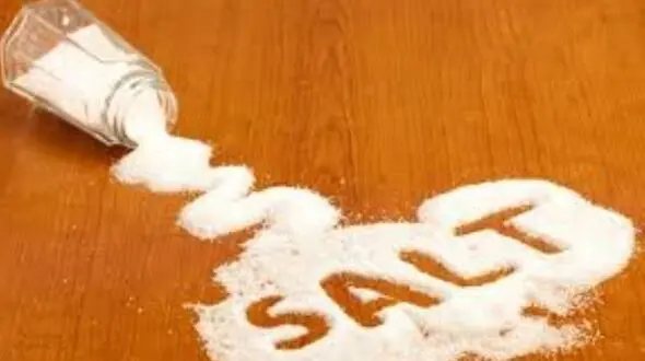 چند استفاده مهم و  کاربردی از نمک در خانه داری 