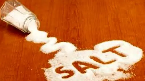 چند استفاده مهم و  کاربردی از نمک در خانه داری 