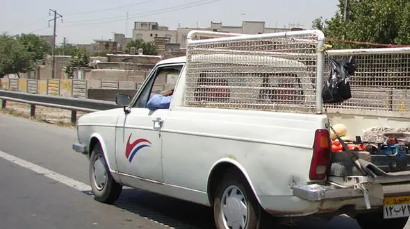 خلاقیت بی نظیر راننده کردستانی، با نوشته جالب پشت وانت اش حماسه آفرین شد/ آدم حَظ میکنه از این درک و فهم بالا
