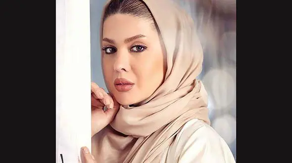 پوشش آمریکایی نازنین کریمی / کافه بازی خانم بازیگر با لباس خوشرنگ