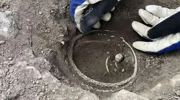 کشف گنجی شگفت انگیز از زیر خانه هزارساله ! +عکس