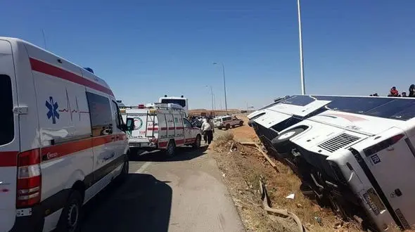 انحراف اتوبوس در شرق سبزوار ۱۳ مصدوم بر جای گذاشت 