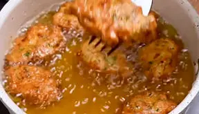 طرز تهیه مرغ سوخاری با سبزی / فیلم