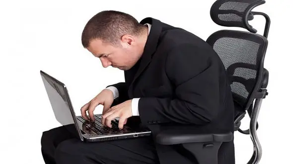 عوامل موثر در قوز کمر چیست؟ 