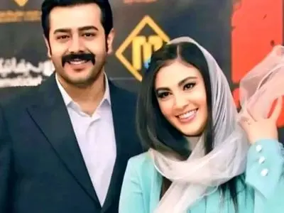 فیلم حماسه سلیقه مریم مومن در دکوراسیون آپارتمان لوکس تازه عروس / سهیل قاصدی افتاد تو عسل /  از دکوربندی های چوبی  تا چیدمان شاعرانه با پرده های تور و نورهای ملایم