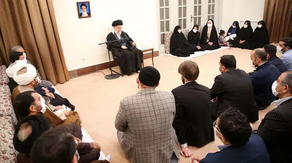 مسئله پیشرفت علمی و عبور از مرزهای دانش نباید فراموش شود