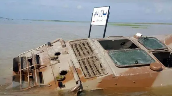 نفربر ارتش و بیل مکانیکی هم در سیل گلستان غرق شدند +تصاویر