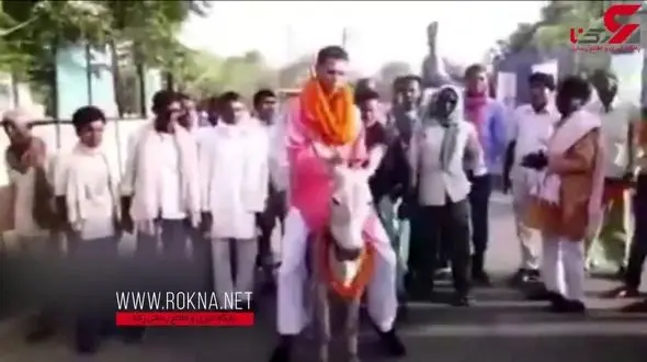 کاندیدای الاغ سوار در هند / پلیس به او اتهام زد + فیلم