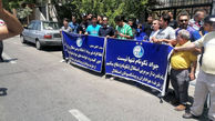 شعار هواداران معترض در حمایت از نکونام/ بازیگر استقلالی: ما بچه سر راهی وزارت ورزش هستیم! + فیلم