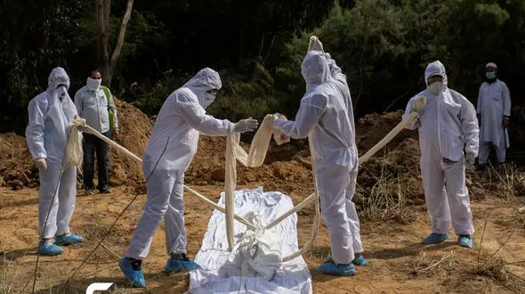 باز جنجال فیلم جنازه های کرونایی رها شده / اینجا ایران است؟ + فیلم