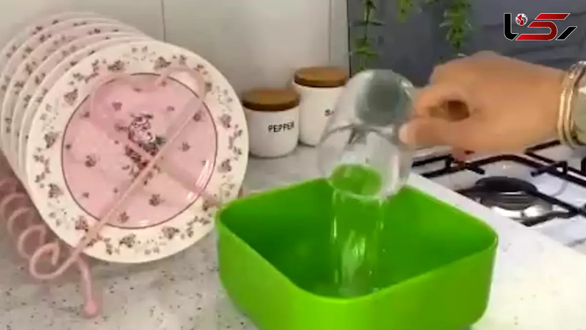 فیلم / پاک شدن لکه های دیوار با یک محلول ساده