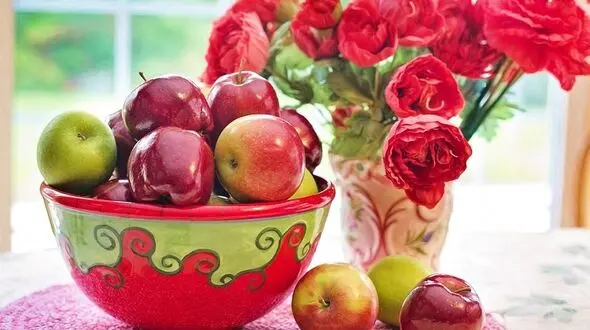 میوه ای که صبح ها ناشتا باید خورده شود