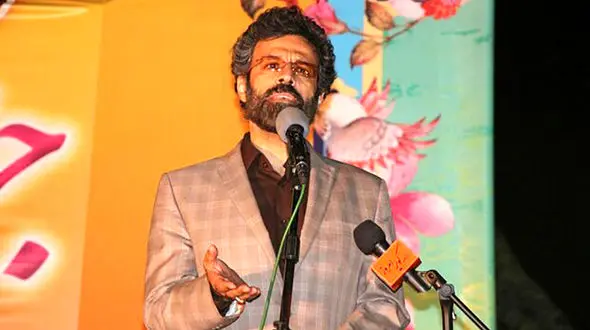 مردم بدون لکنت زبان با دولت حرف می زنند / این از برکات انقلاب اسلامی است