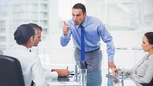 اگر با همکارتان دعوا کردید این کارها را فوری انجام دهید / پاسخ به سوالات متداول