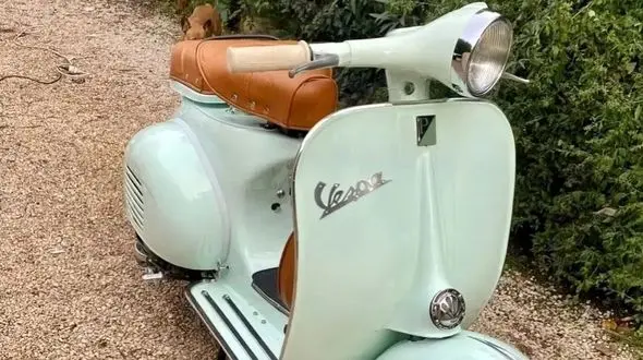 زیبایی بی نظیر وسپا کلاسیک VBB با رنگ سبز پاستلی