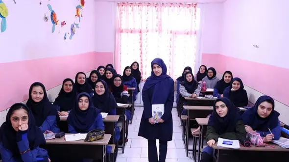 (عکس) هدیه عجیب و مضحک یک مدرسه در تبریز برای دانش آموز تیزهوشش تاریخ ساز شد/ خدارو شکر کن به بعضیا همینم ندادن 