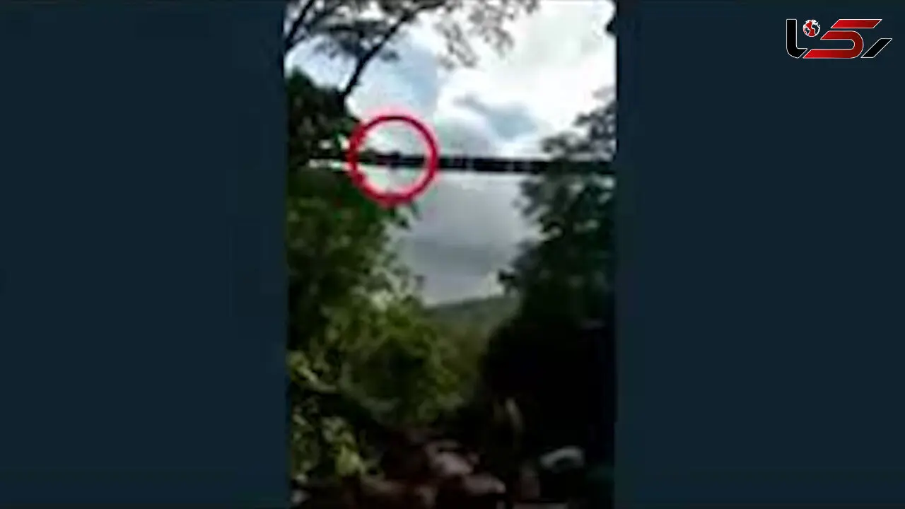 کشته شدن 25 تن در حادثه سقوط یک پل معلق+ فیلم