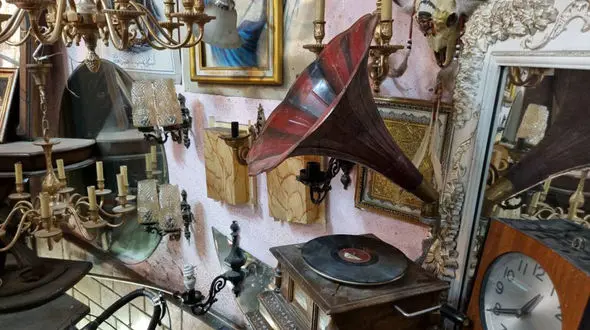 نونوار کردن خانه‌های ایرانی با اجناس دست دوم !/ اثاث خانه هایی که مالکان آنها را فروختند تا به زخم زندگی بزنند + فیلم