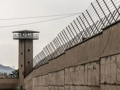 فیلم / خودکشی نادر یاکوزا در سلول زندان / اعضای باندش 13 دختر تهرانی را  به بهانه بدحجابی ربوده بودند