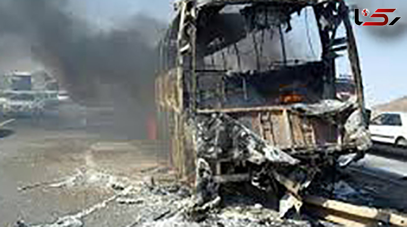 آتش سوزی یک اتوبوس با ۱۷ مسافر در محور سقز 