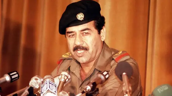 ویدیوی شوکه‌کننده از حضور یک شهروند با گریم صدام حسین در استادیوم آزادی!