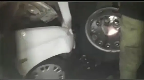 محبوس شدن راننده داخل پراید بر اثر شدت برخورد با تریلی + فیلم و عکس