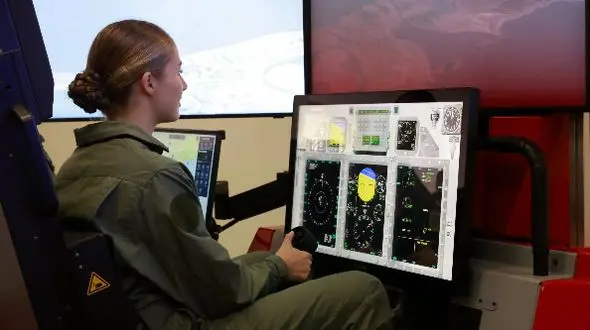 تصاویر جذاب از خدمت شاهزاده خانم و آموزش خلبانی جنگنده های نیروی هوایی