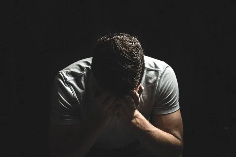 او قوی به نظر می رسید، اما بحران که تمام شد فرو ریخت؛ روانشناسی یک واکنش عجیب
