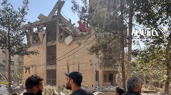 منزل شهید مینوچهر که بامداد امروز مورد حمله تروریستی اسرائیل قرار گرفت