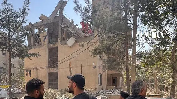 منزل شهید مینوچهر که بامداد امروز مورد حمله تروریستی اسرائیل قرار گرفت