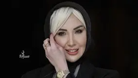 فیلم  تیپ و استایل خاص و حرکات عجیب نازنین صلح جو بازیگر قسطنطنیه در مراسم اکران / انگار توی حال خودش نبود