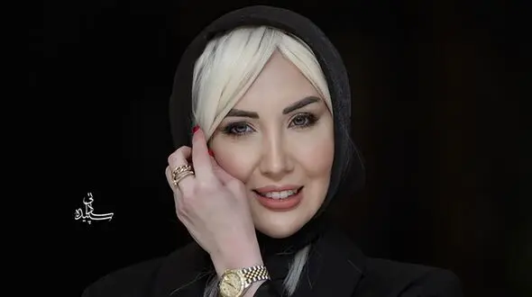 فیلم  تیپ و استایل خاص و حرکات عجیب نازنین صلح جو بازیگر قسطنطنیه در مراسم اکران / انگار توی حال خودش نبود